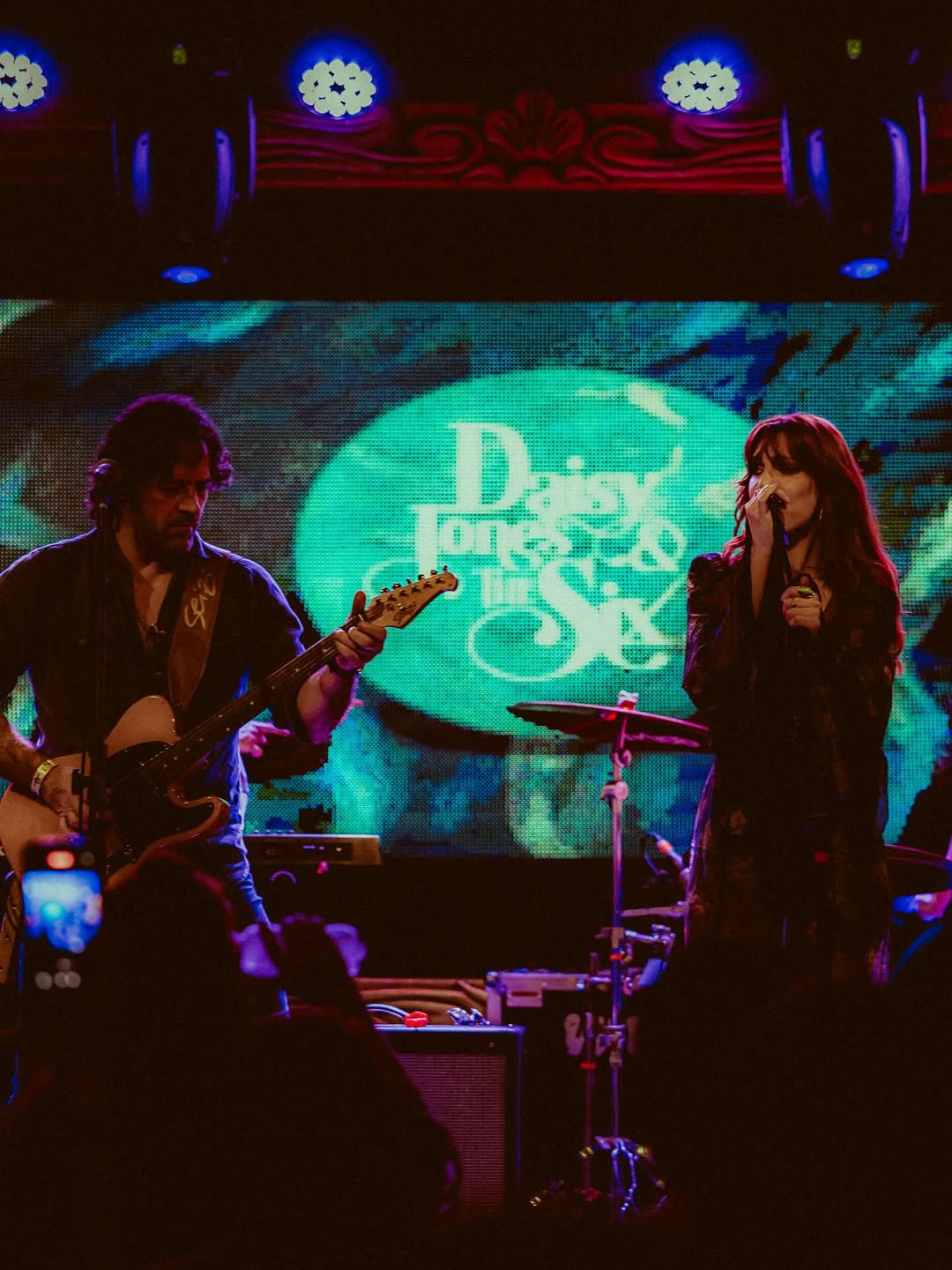 Daisy Jones & The Six In Concert Brazil no @johnbullfloripa 🔥Que incrível poder reviver a série.jpg